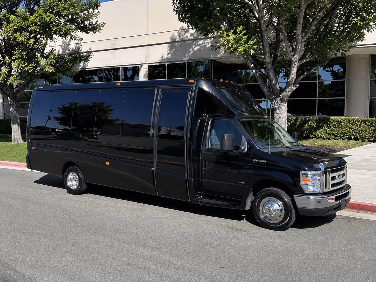 Jonesboro Winery Tour & Pub Crawl Transportation